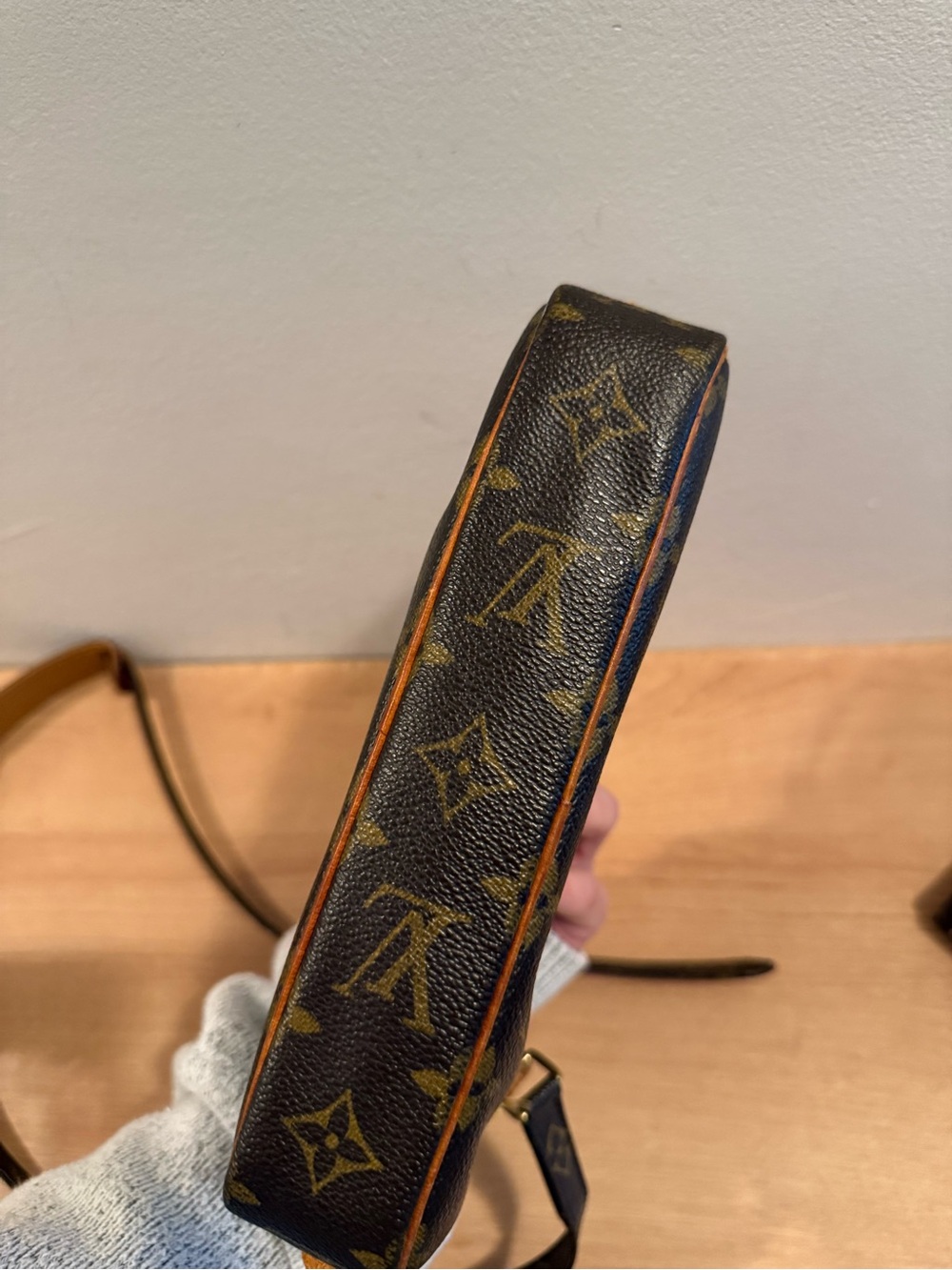 Authentic Louis Vuitton Monogram Pochette Marly Bandouliere Crossbody Bag - Picture 4 of 15
